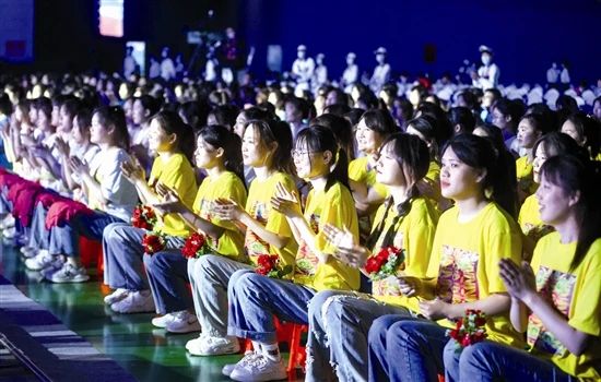圣地仰韶花开千年 黄河岸畔激情绽放